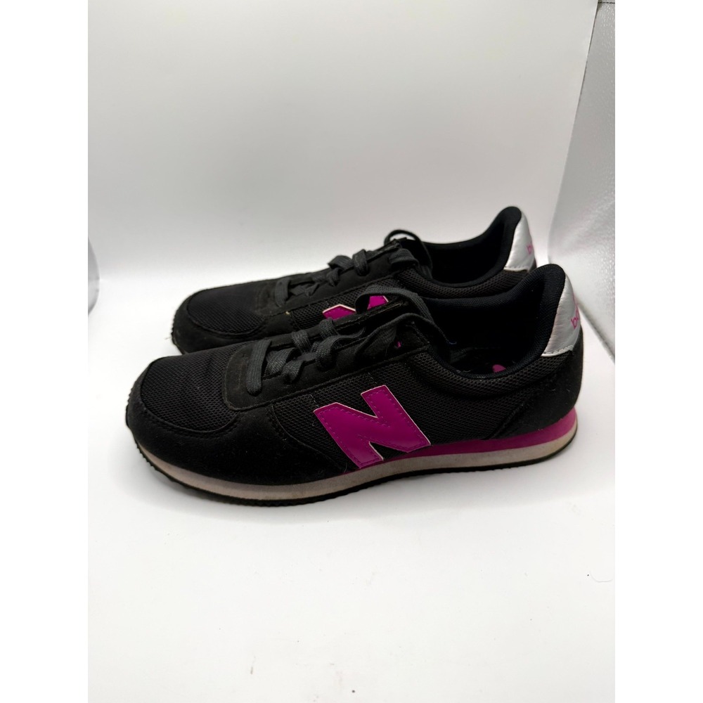 New Balance 220 KL220BPY Unisex Kids 6 M Sneaker Black Pink Low Top Tennis Shoes - Picture 2 of 9